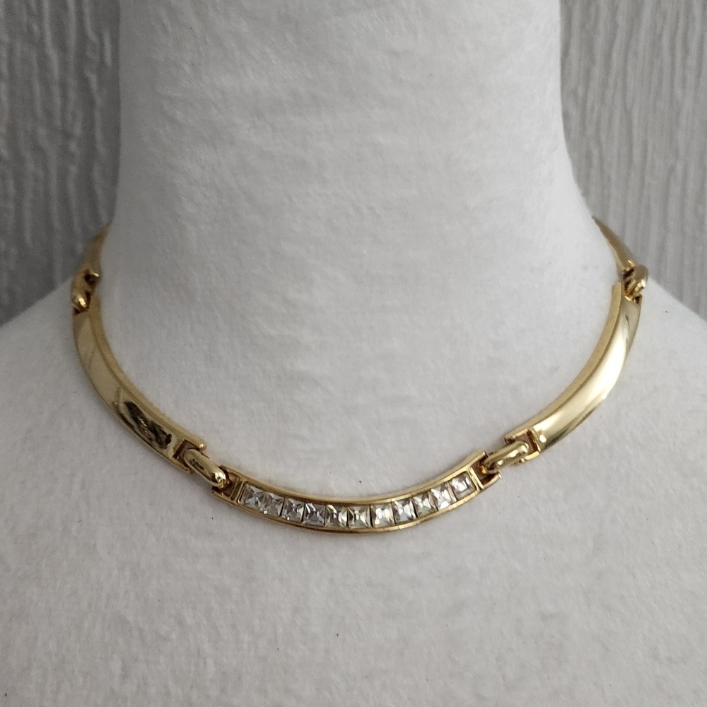 Elegant Goldtone Choker with Crystal Accents - Picture 3 of 4